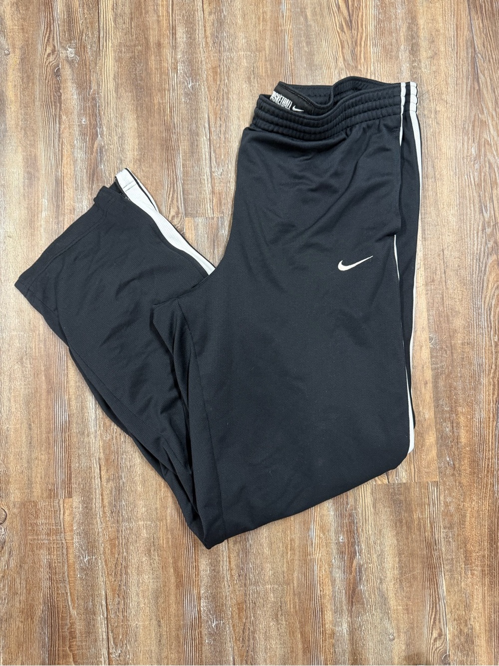 Vintage Y2K Nike Basketball Dri-Fit Black Sweatpants with White Side Stripes
Siz